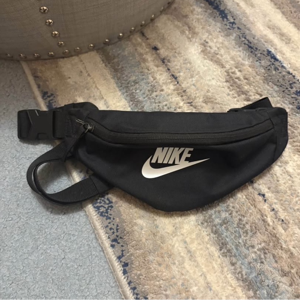 Nike Shoulder Crossbody Belt Bag/Fanny Pack Unisex